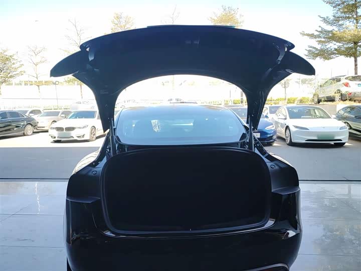 Фото 19 - Tesla Model 3