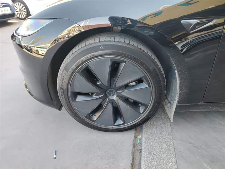 Фото 23 - Tesla Model 3