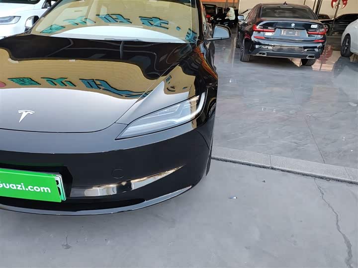 Фото 24 - Tesla Model 3
