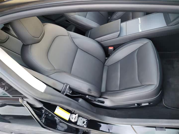 Фото 25 - Tesla Model 3