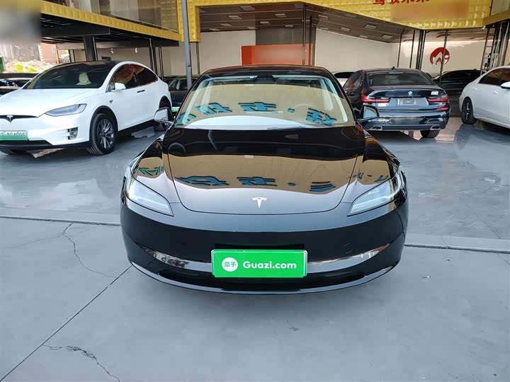 Фото 3 - Tesla Model 3