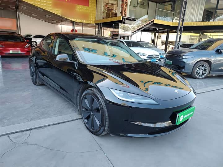 Фото 4 - Tesla Model 3