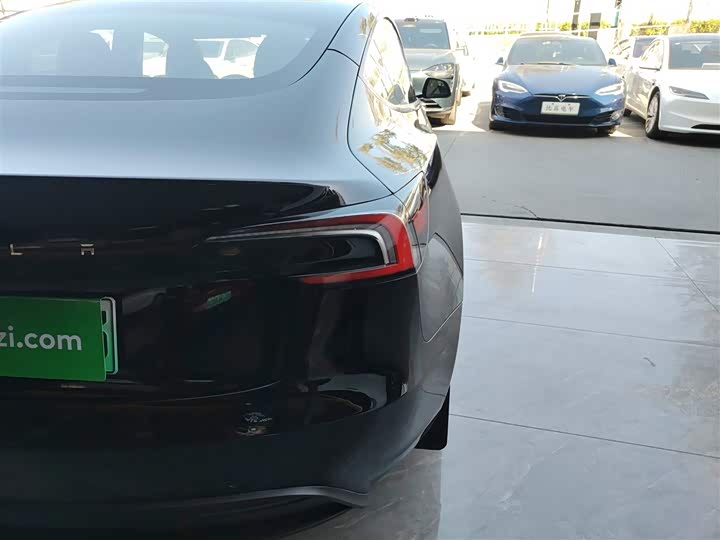 Фото 8 - Tesla Model 3