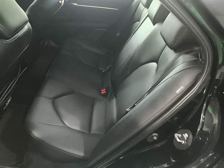 Фото 17 - Toyota Camry