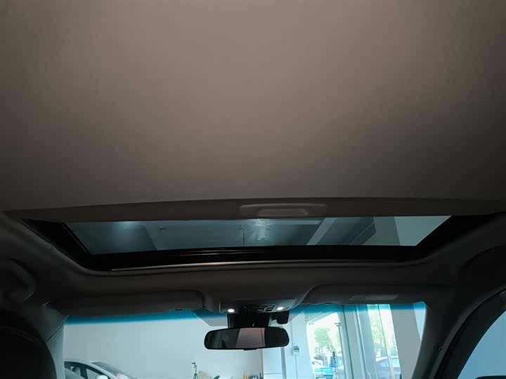 Фото 18 - Toyota Camry