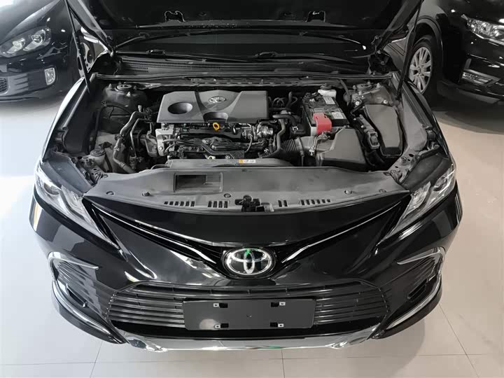 Фото 20 - Toyota Camry