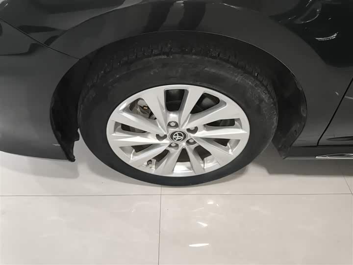 Фото 23 - Toyota Camry