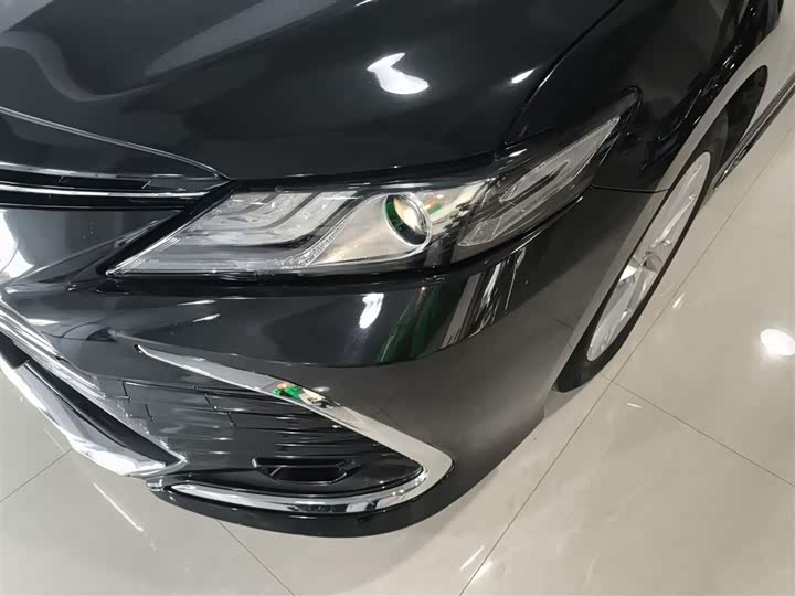 Фото 24 - Toyota Camry