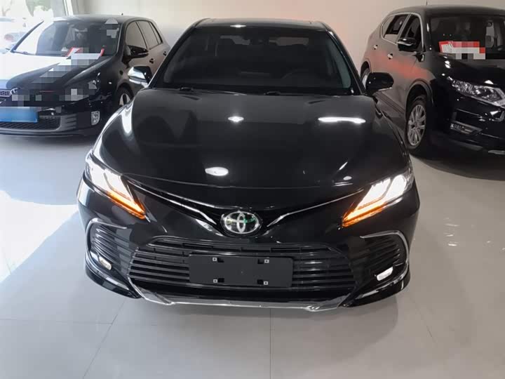 Фото 3 - Toyota Camry