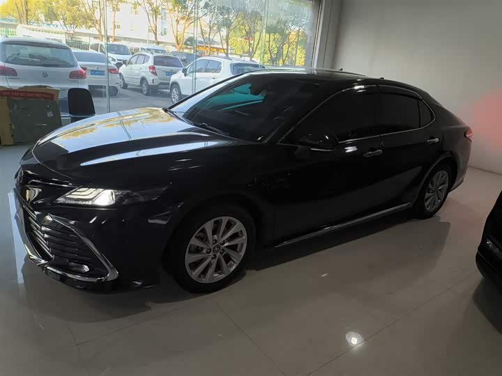 Фото 5 - Toyota Camry