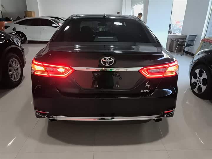 Фото 6 - Toyota Camry