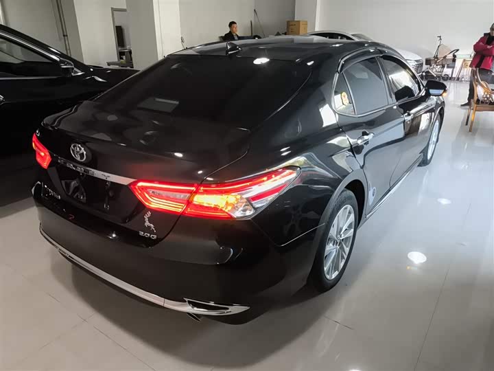 Фото 7 - Toyota Camry