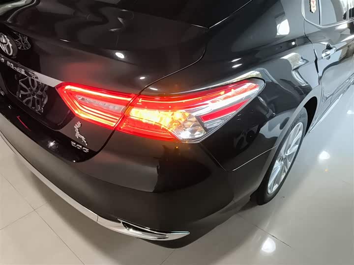 Фото 8 - Toyota Camry