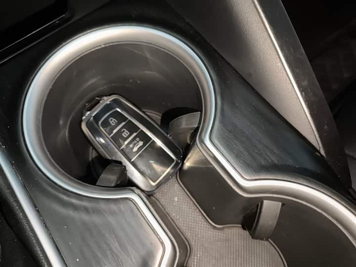 Фото 9 - Toyota Camry