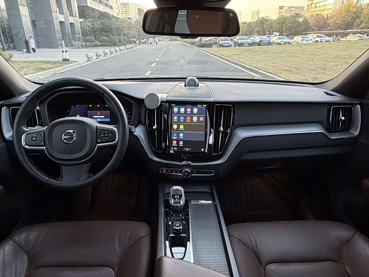 Фото 11 - Volvo XC60