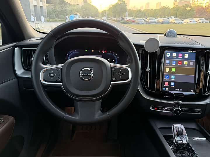 Фото 12 - Volvo XC60