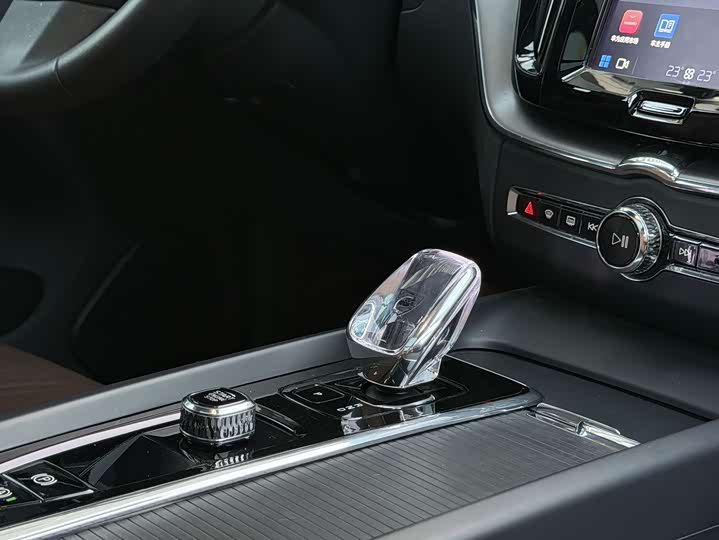 Фото 14 - Volvo XC60