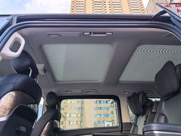 Фото 22 - Mercedes-Benz V-Class