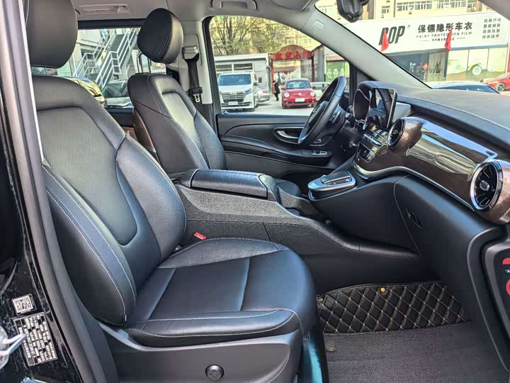 Фото 28 - Mercedes-Benz V-Class