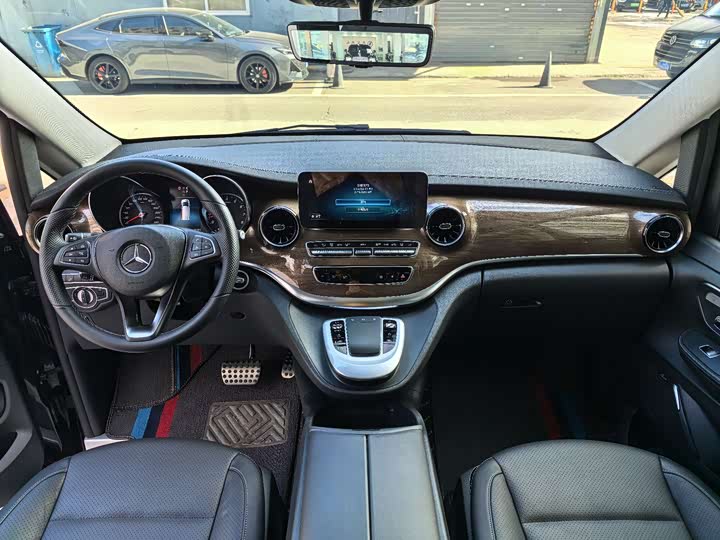 Фото 7 - Mercedes-Benz V-Class