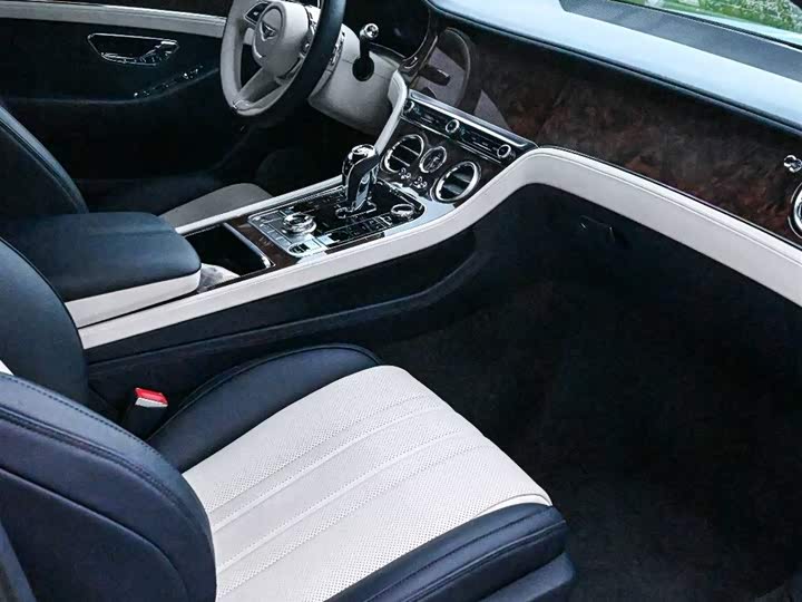 Фото 4 - Bentley Continental GT