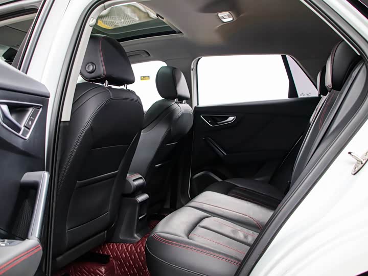 Фото 16 - Audi Q2L