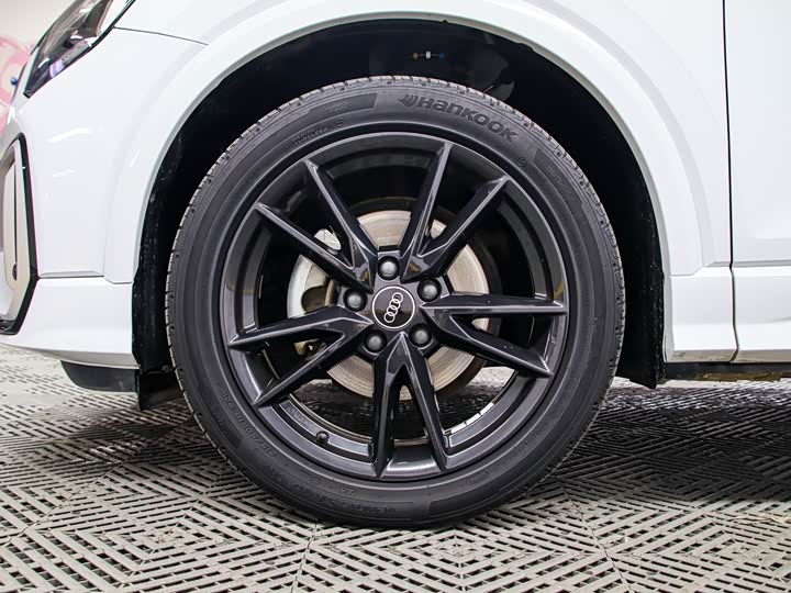 Фото 19 - Audi Q2L