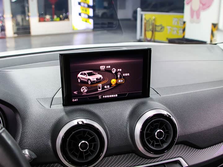 Фото 8 - Audi Q2L