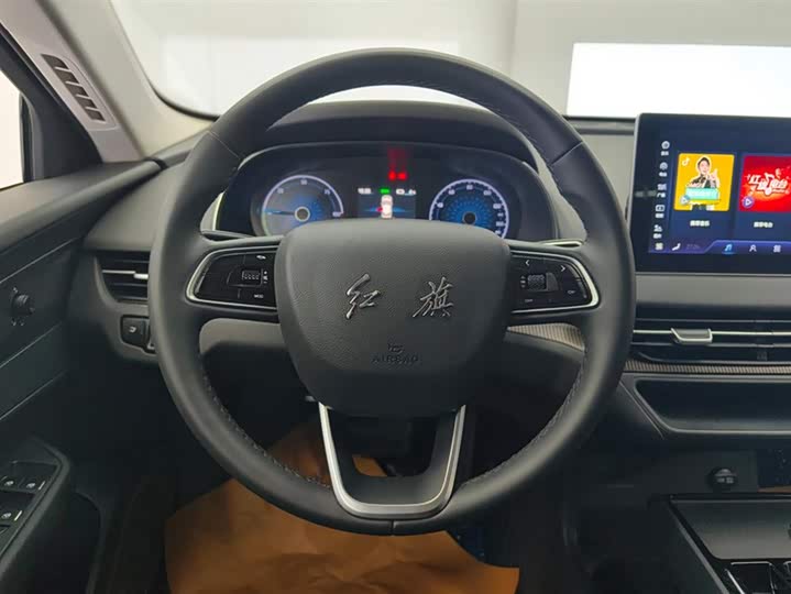 Фото 15 - Hongqi E-QM5