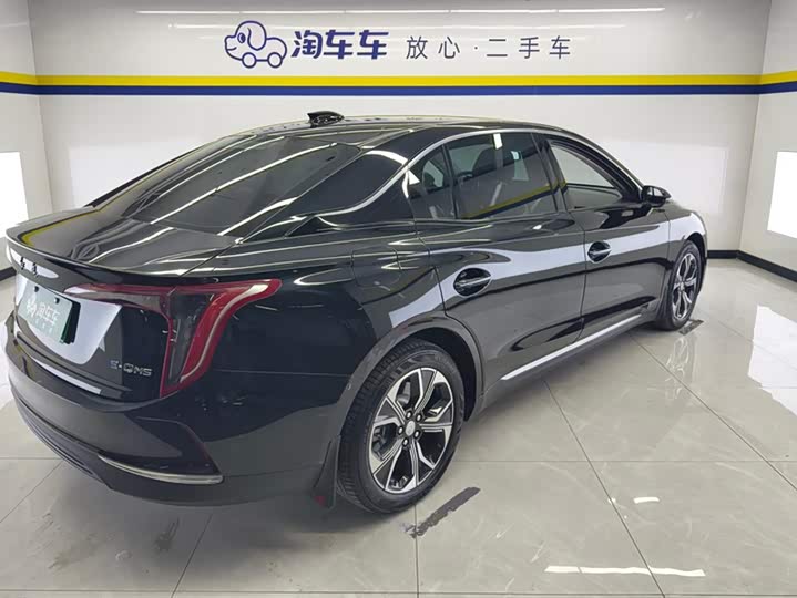 Фото 3 - Hongqi E-QM5