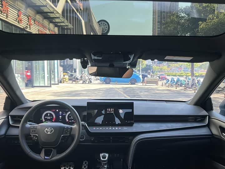 Фото 11 - Toyota Camry