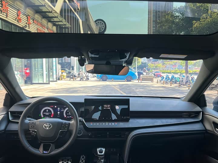 Фото 18 - Toyota Camry