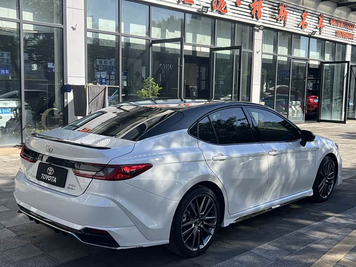 Фото 6 - Toyota Camry