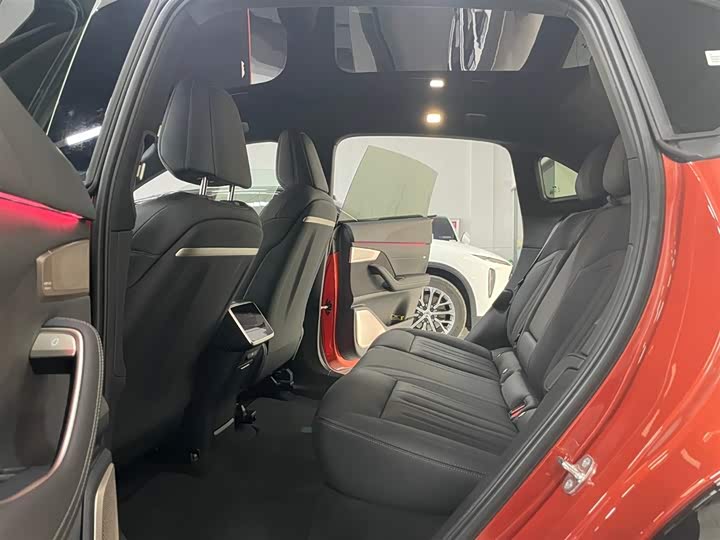 Фото 15 - Nio Onvo L60