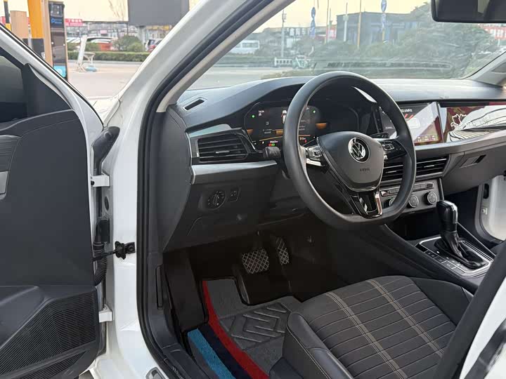 Фото 10 - Volkswagen Lavida