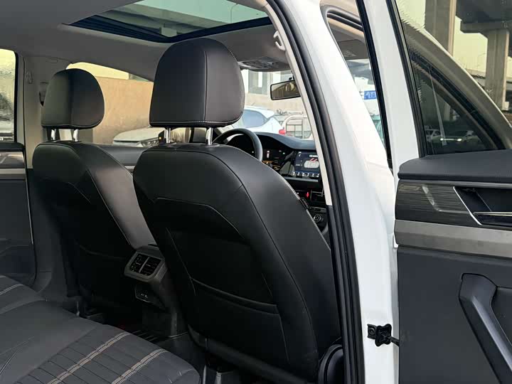 Фото 11 - Volkswagen Lavida