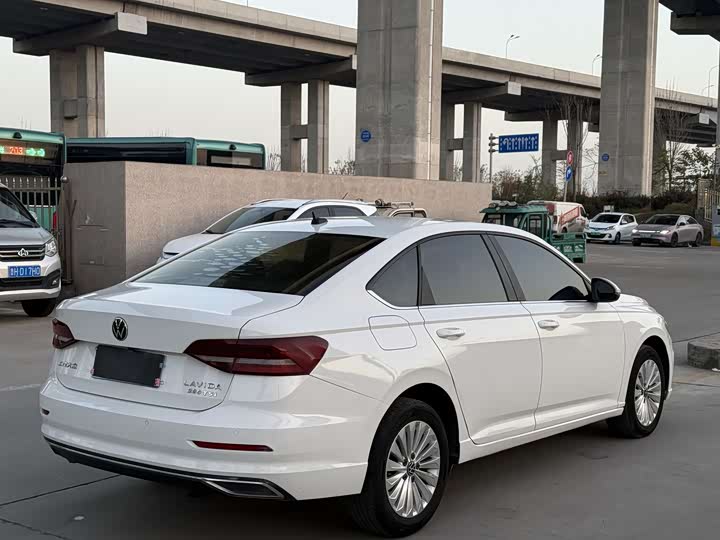 Фото 4 - Volkswagen Lavida