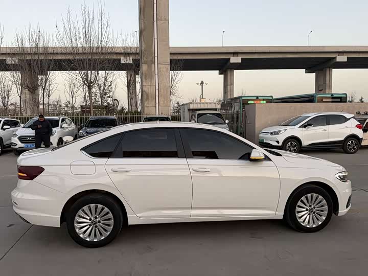 Фото 8 - Volkswagen Lavida