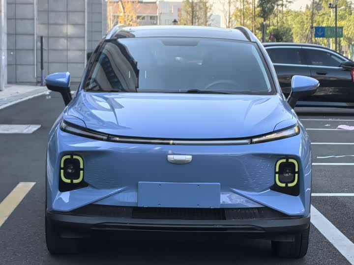 Фото 2 - Geely Geometry E Firefly