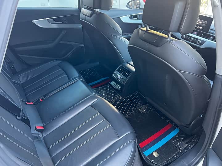 Фото 15 - Audi A4L