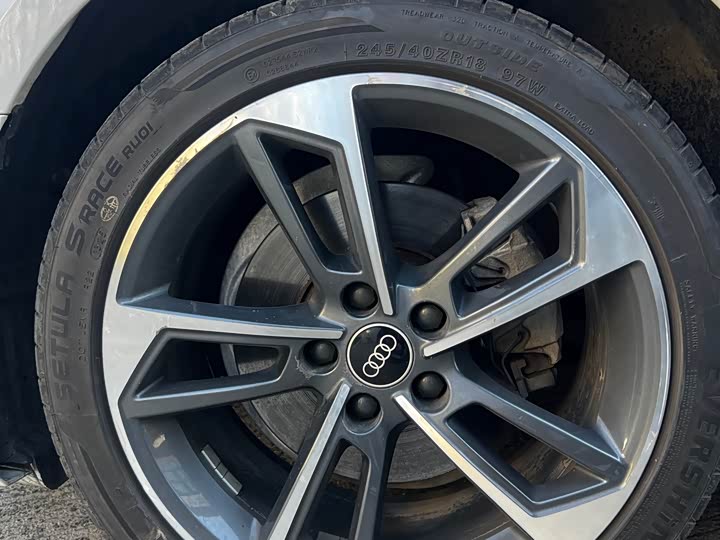 Фото 4 - Audi A4L