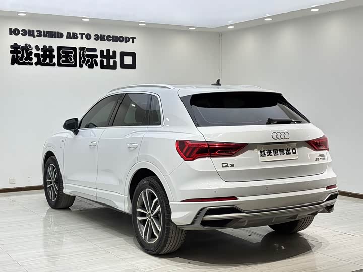 Фото 8 - Audi Q3