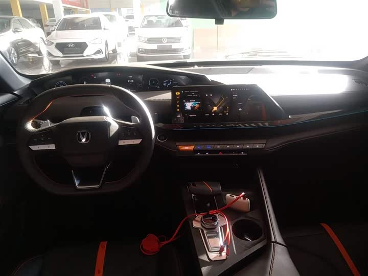 Фото 10 - Changan UNI-V