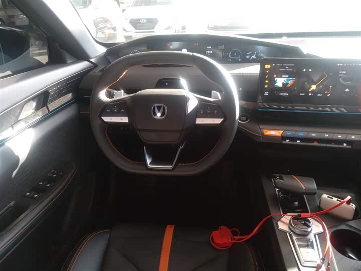 Фото 11 - Changan UNI-V