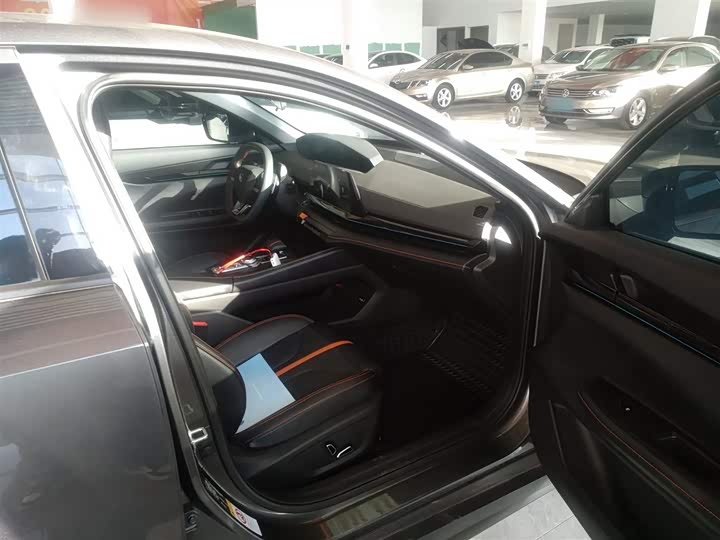 Фото 25 - Changan UNI-V