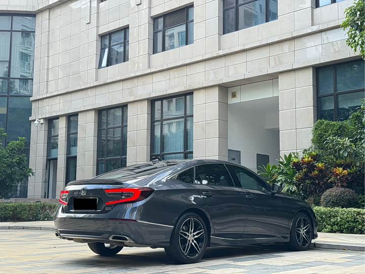 Фото 4 - Honda Accord