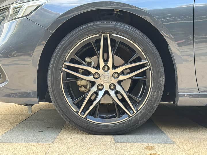 Фото 8 - Honda Accord