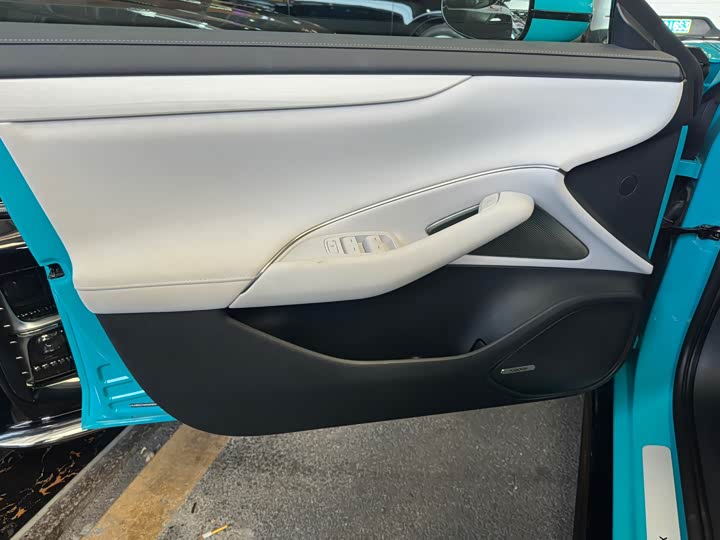 Фото 14 - Xiaomi SU7