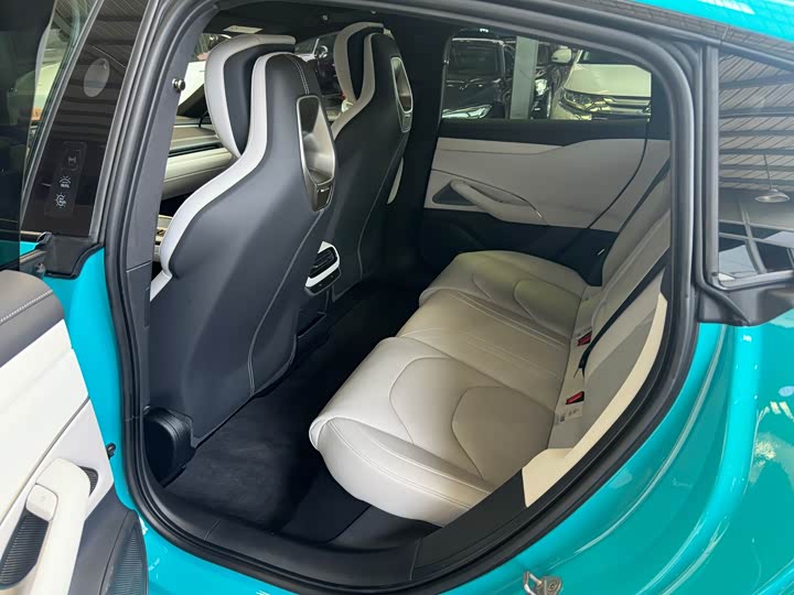 Фото 16 - Xiaomi SU7