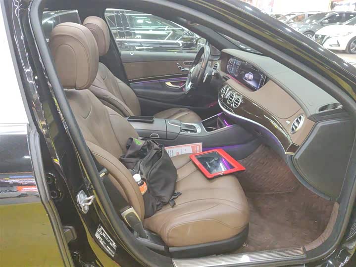 Фото 17 - Mercedes-Benz S-Class